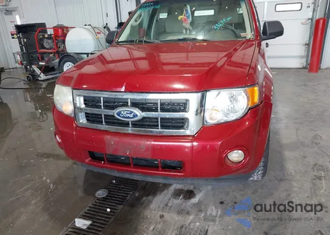 2010 Ford Escape Xlt z USA, uszkodzony, nr VIN 1FMCU0D71AKD11964
